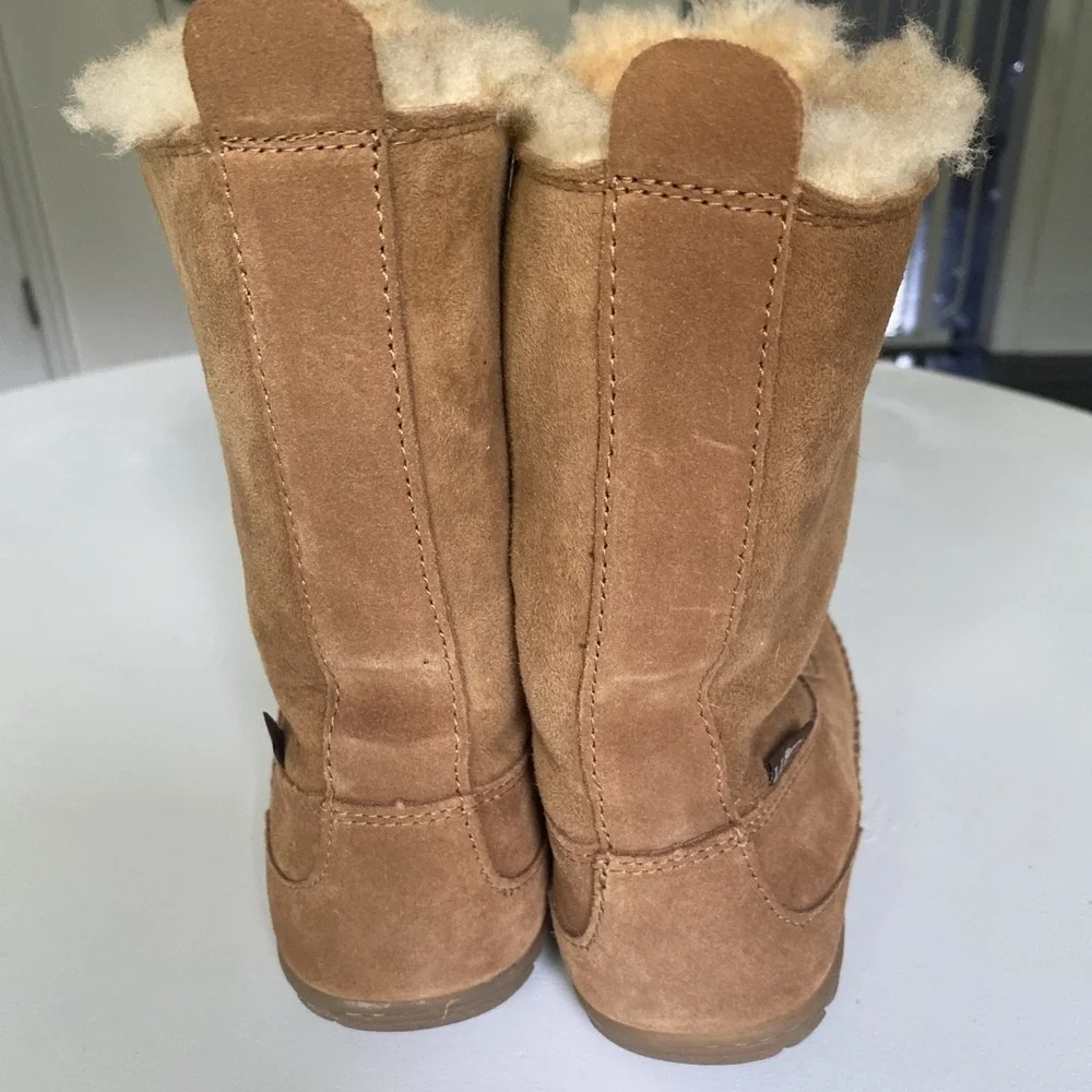 Item: LL Bean Wicked Good Lodge Chukkas Boots Women's Size 7 Medium Brown Suede